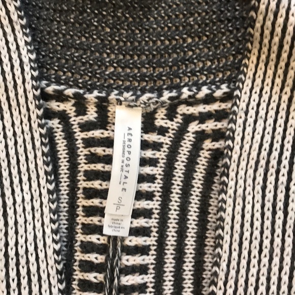 Adorable Aeropostale sweater! 🖤 - Picture 4 of 8